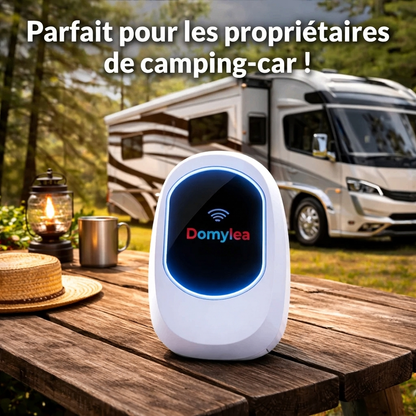 Radar anti rongeurs pose sur une table devant un camping-car